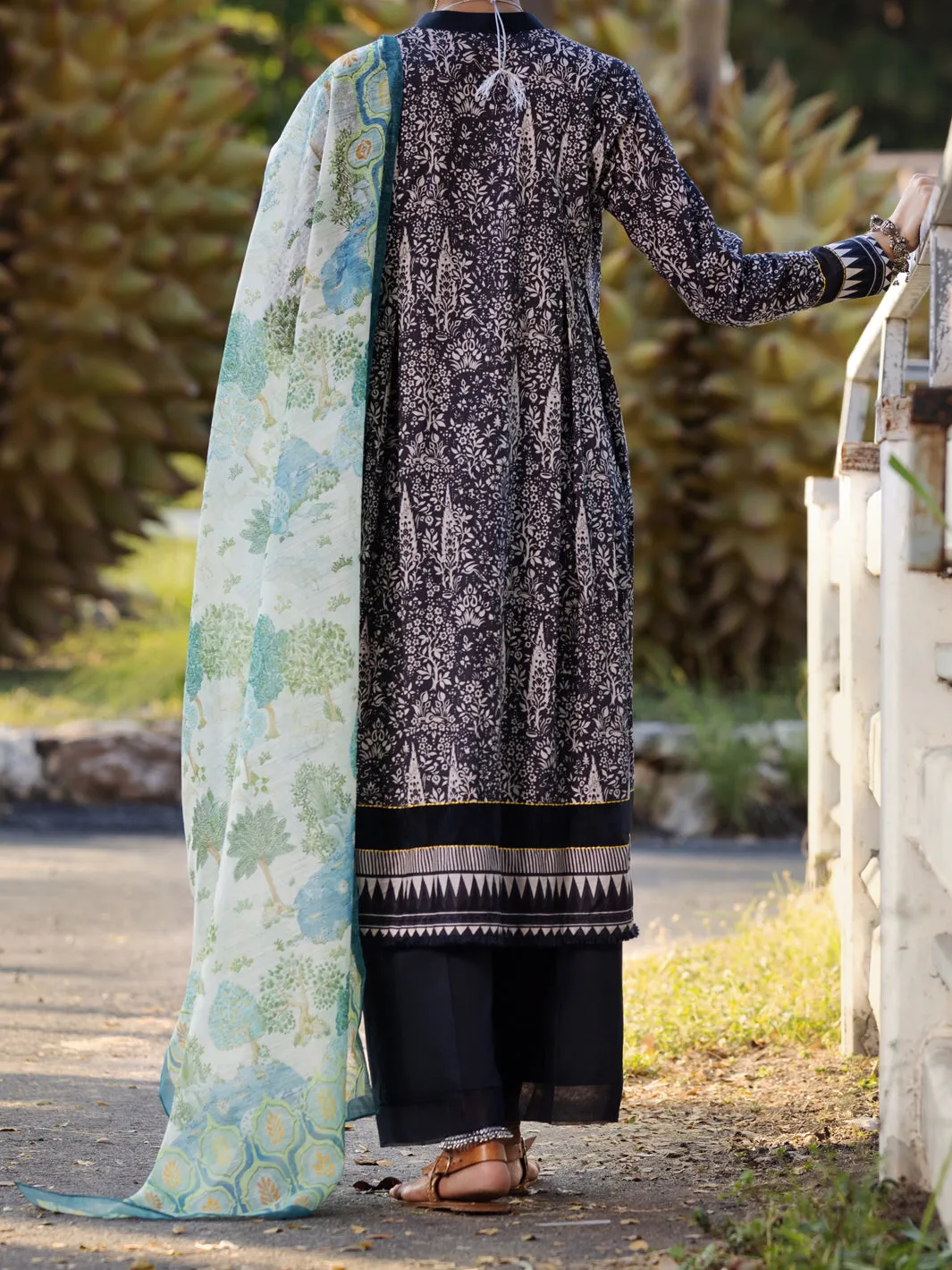 Black & Grey Lawn 3 Piece Stitched - ALP-3PS-1507