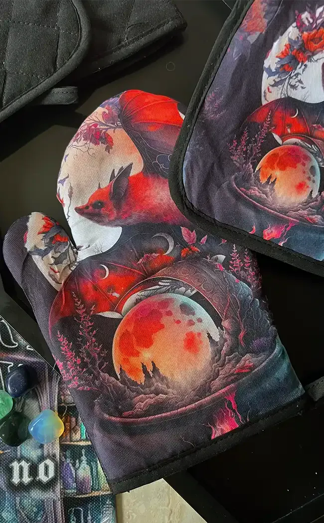 Blood Moon Oven Mitt Set