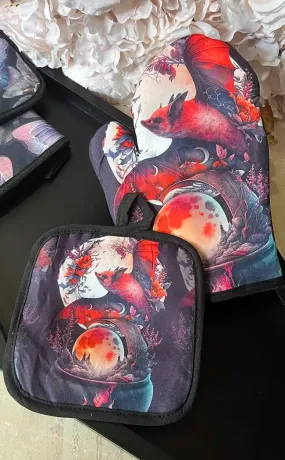 Blood Moon Oven Mitt Set