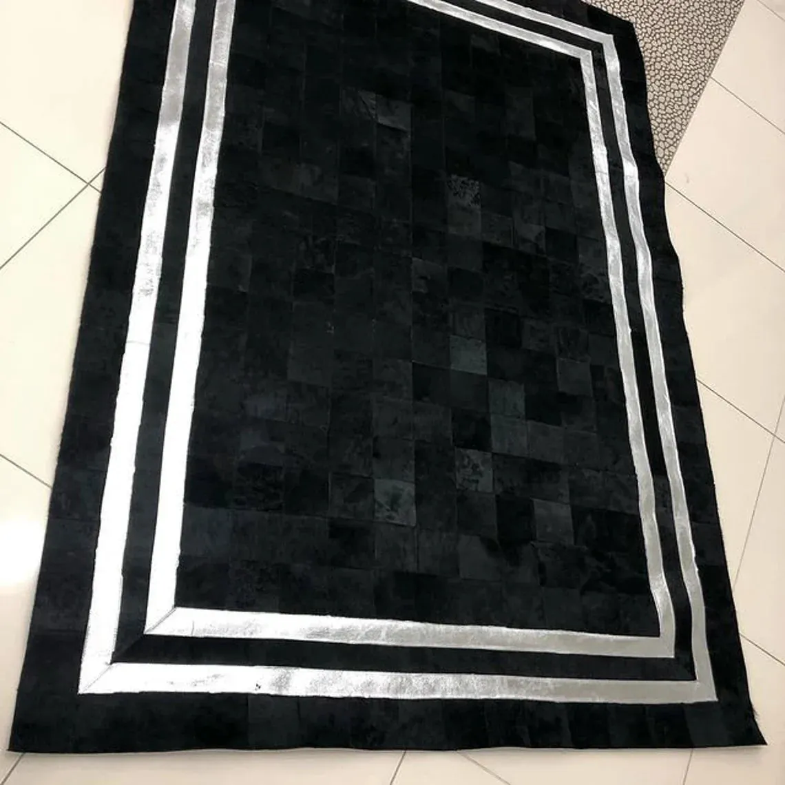 Genuine Handmade Black And Silver Rugs , Luxury Non Slip Leather Rugs