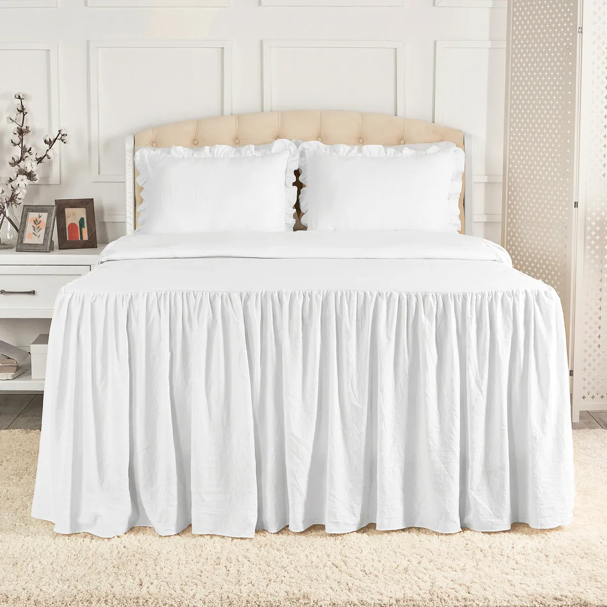 Iconic Ruffle Skirted Bedspread Set