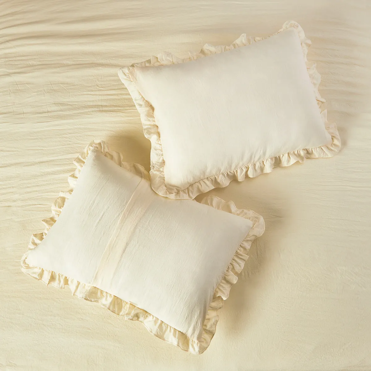 Iconic Ruffle Skirted Bedspread Set