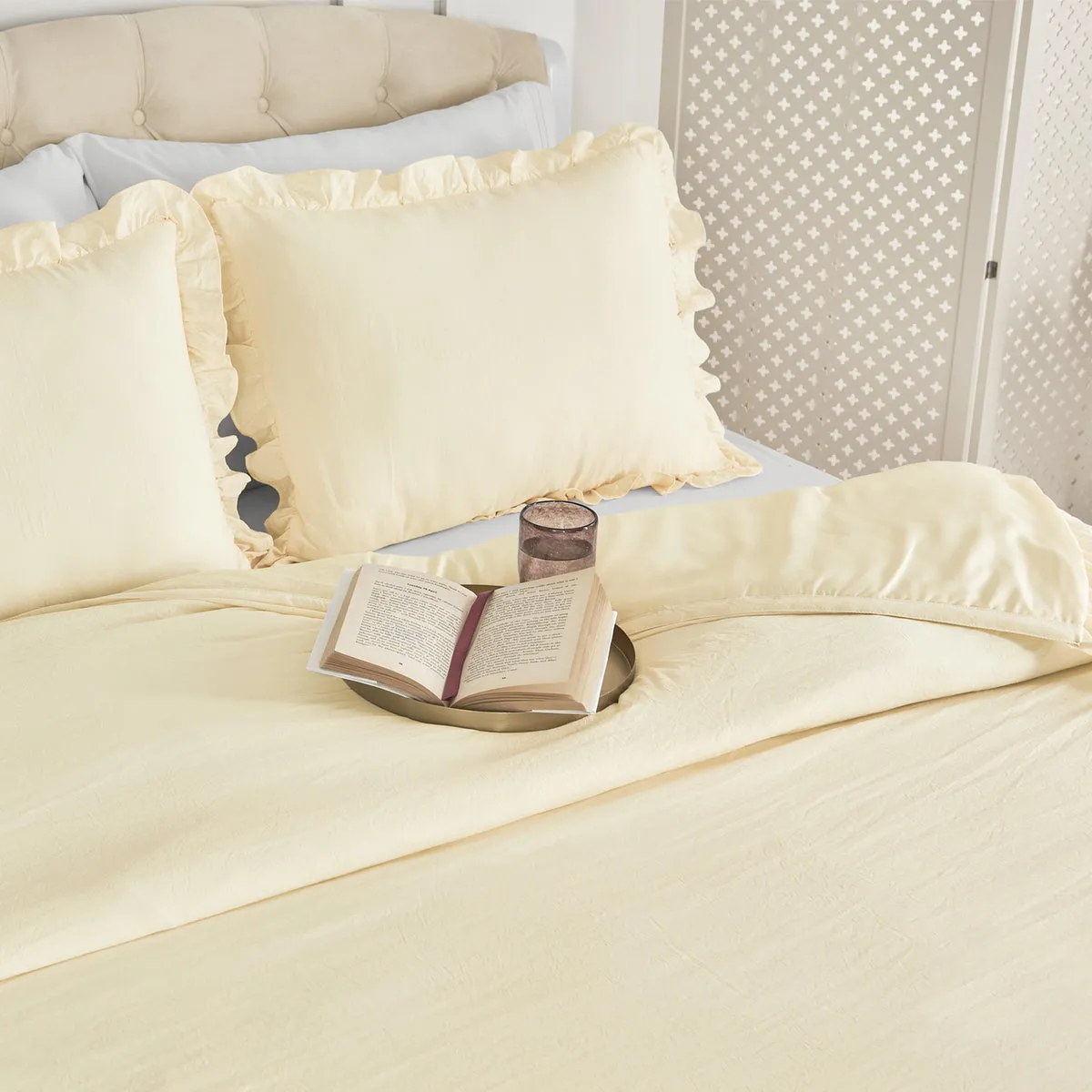 Iconic Ruffle Skirted Bedspread Set