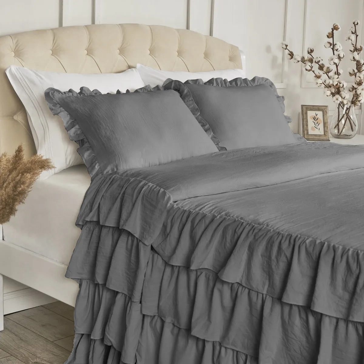 Iconic Ruffle Skirted Bedspread Set