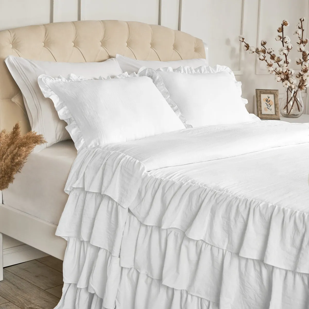 Iconic Ruffle Skirted Bedspread Set