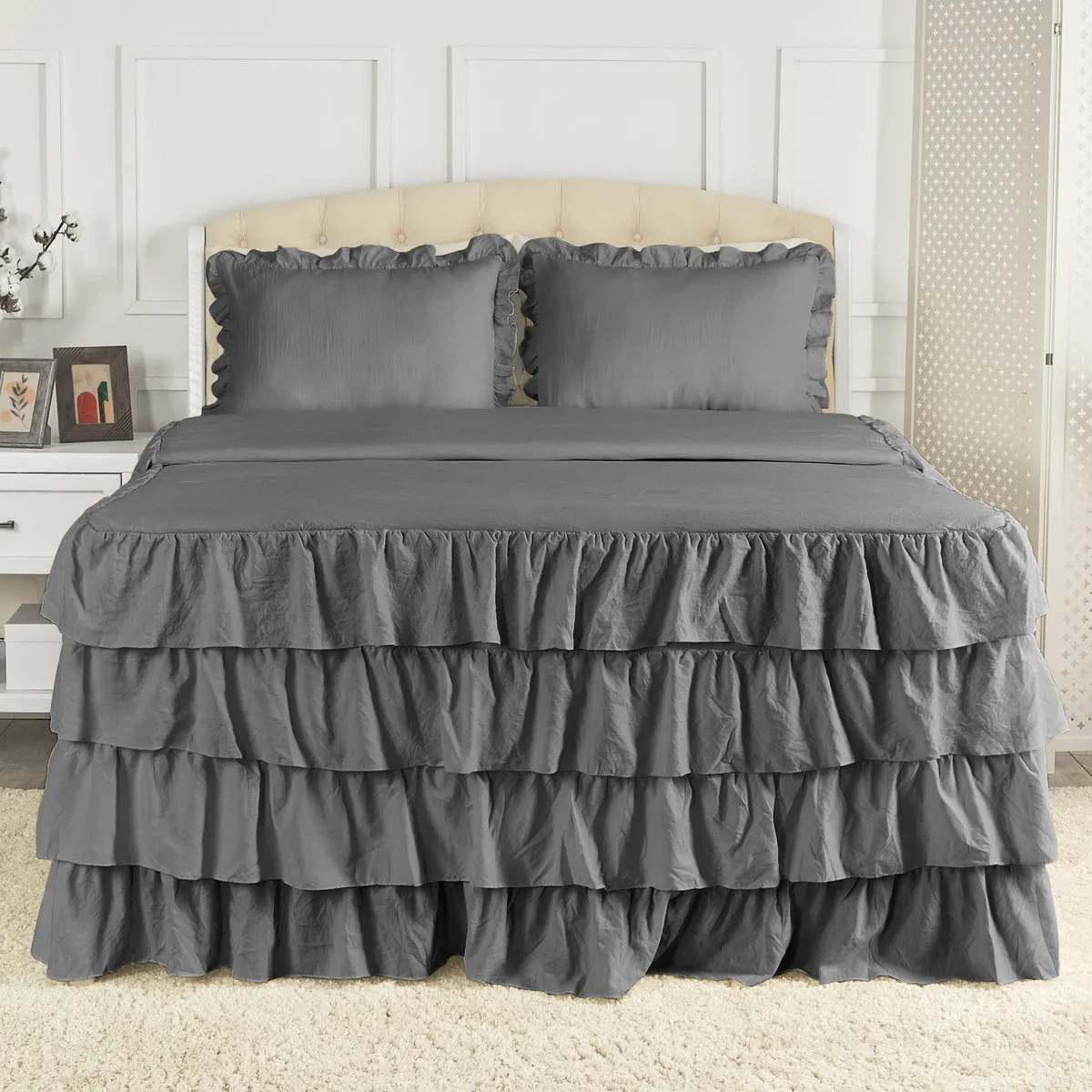 Iconic Ruffle Skirted Bedspread Set