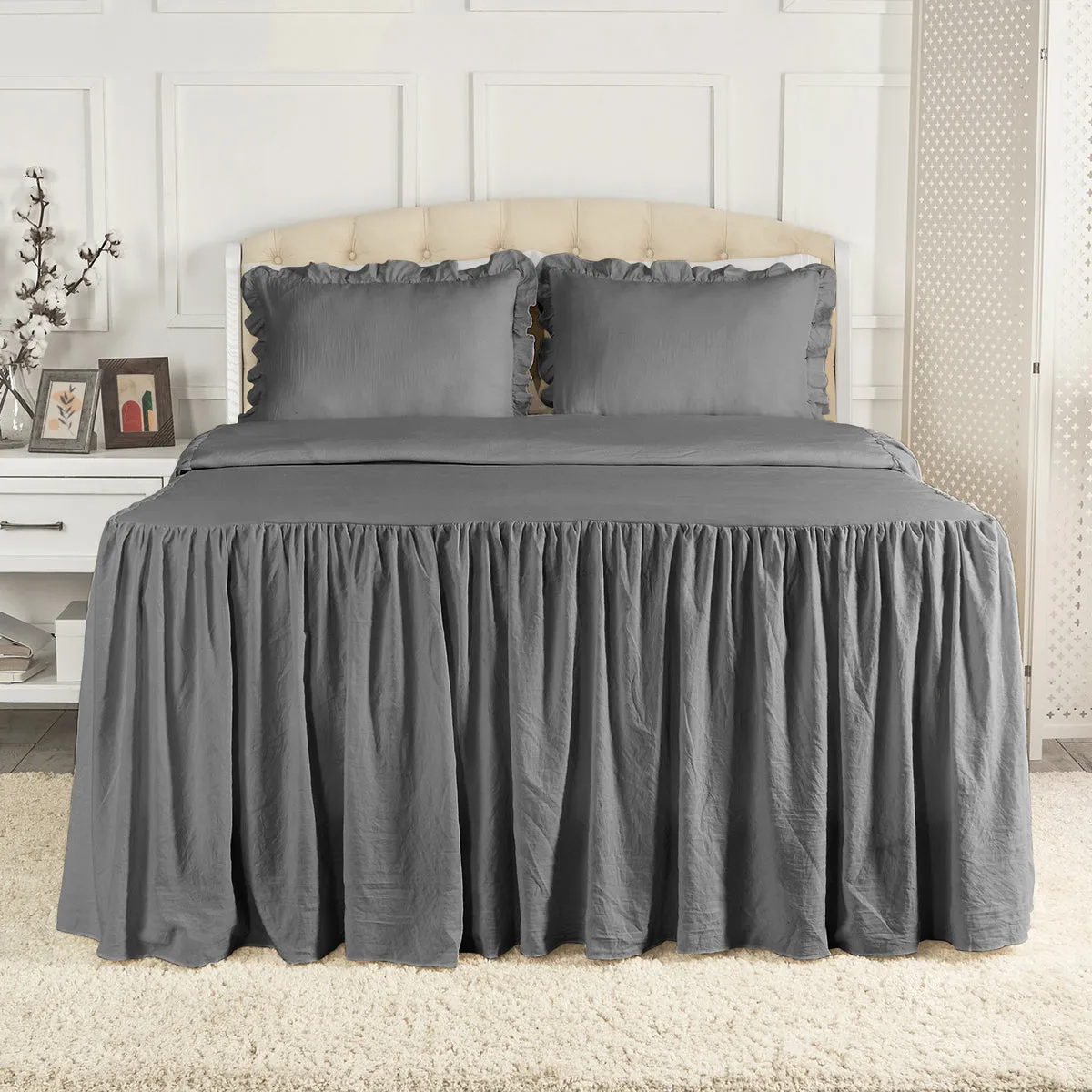 Iconic Ruffle Skirted Bedspread Set