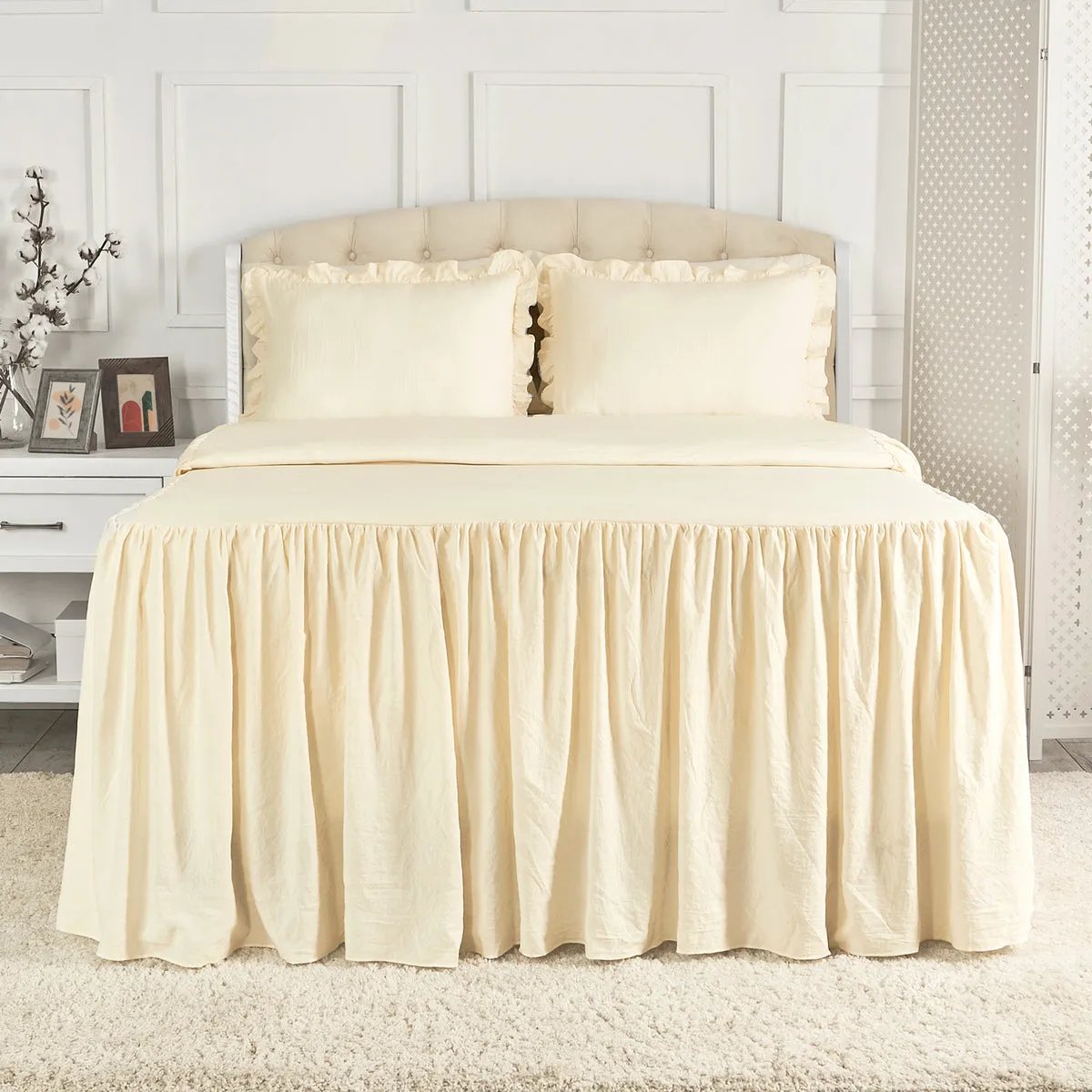 Iconic Ruffle Skirted Bedspread Set