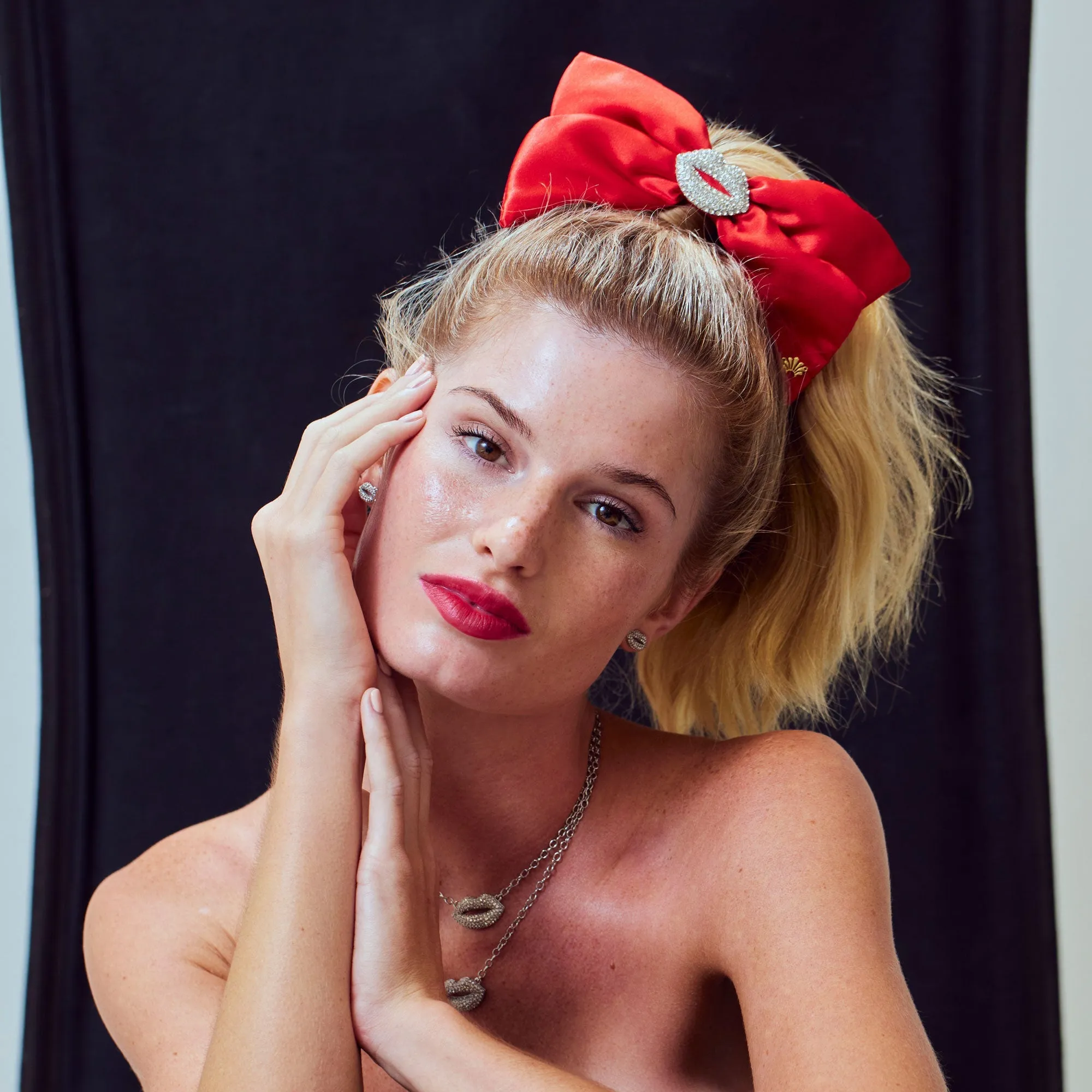 LIPSTICK RED LELE SADOUGHI X MARILYN MONROE PAVE KISS BOW