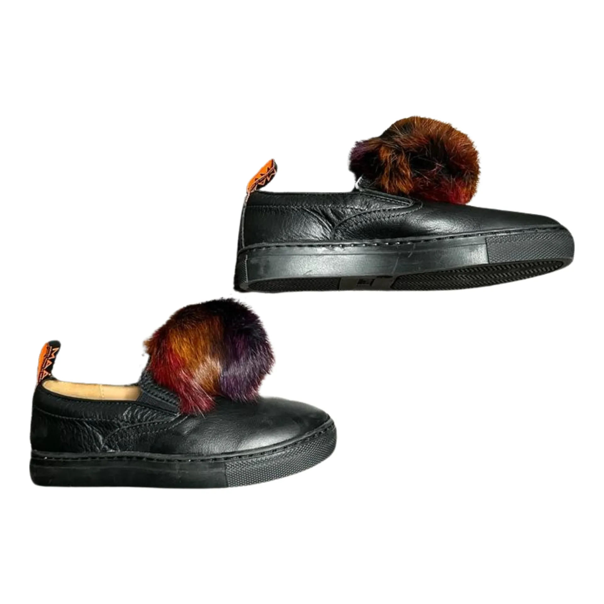 MAÁ Slip Ons