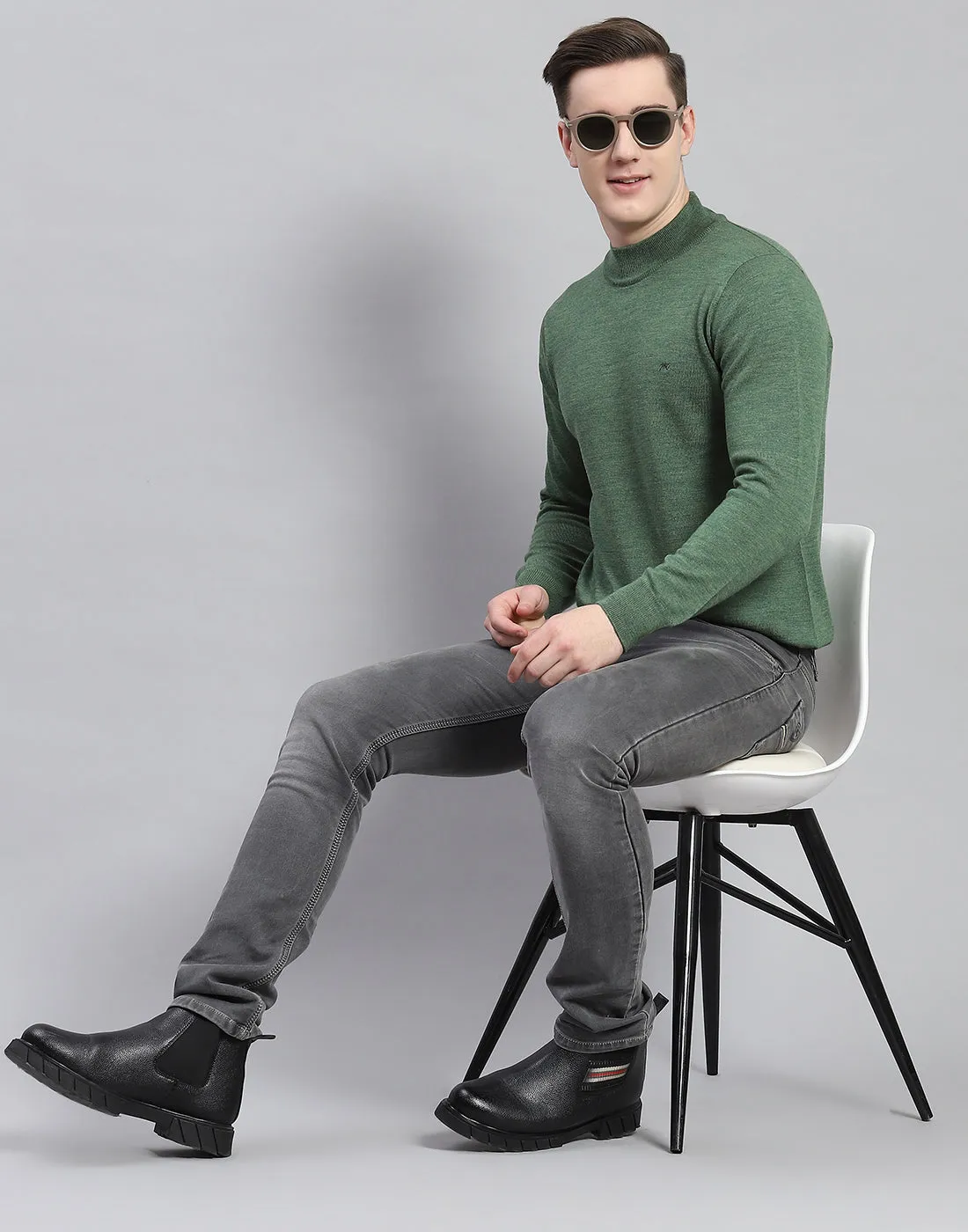 Men Green Solid T Neck Full Sleeve Pullover