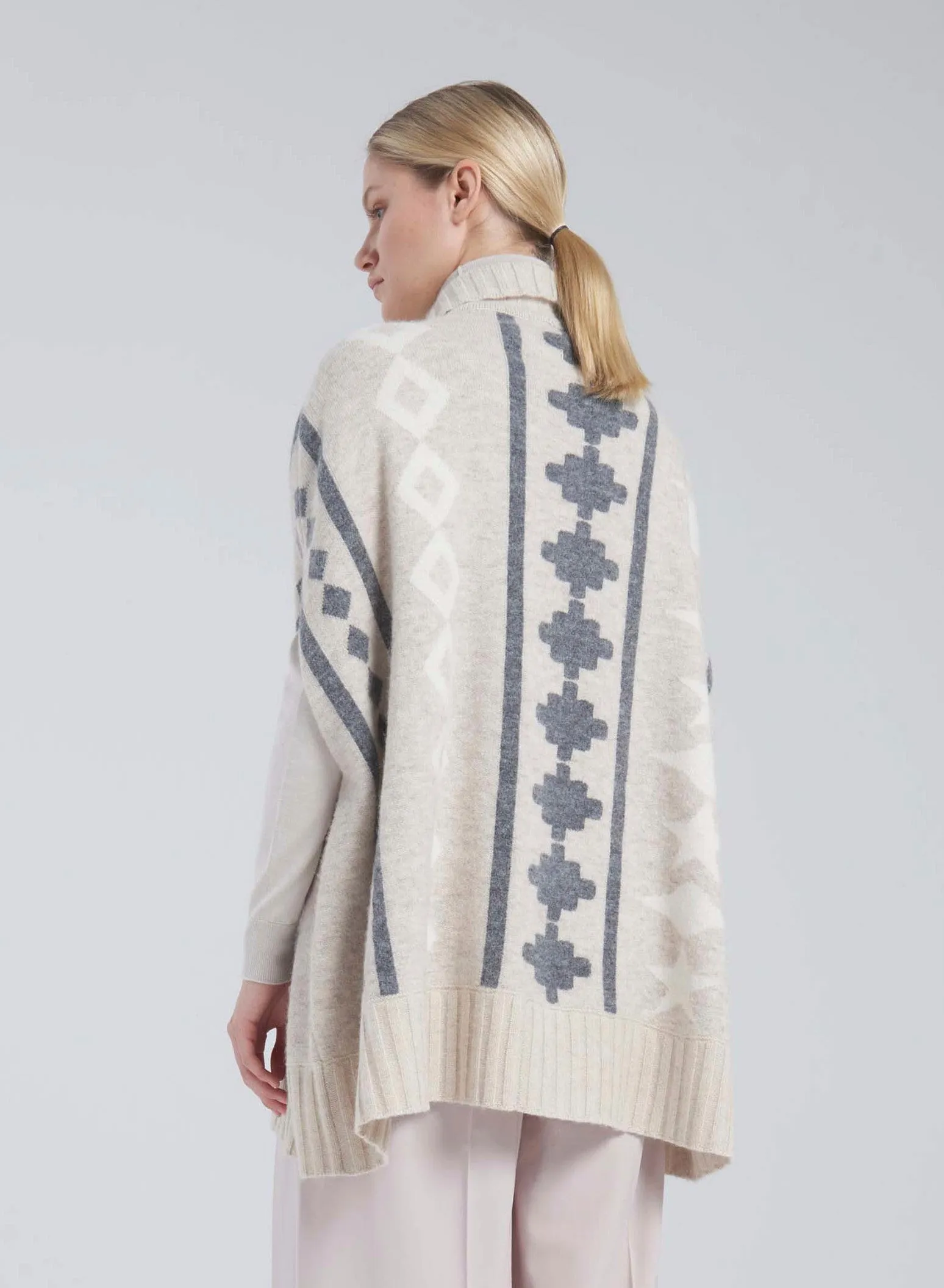 PONCHO JACQUARD IN LANA E ALPACA