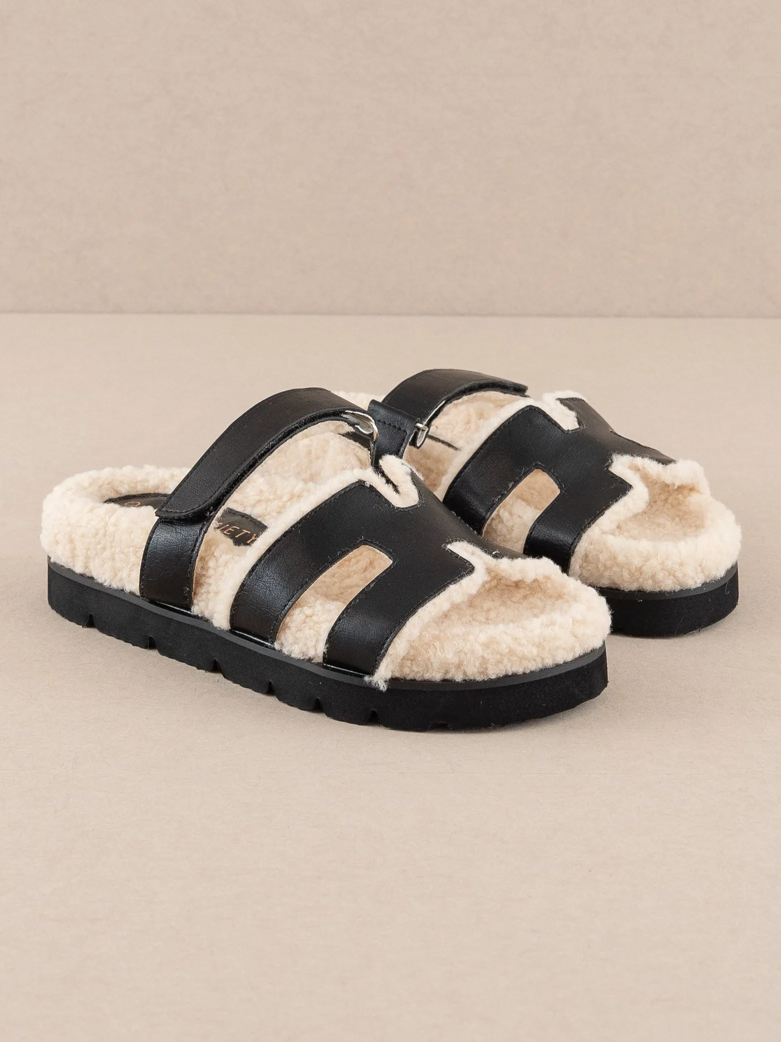 The Alpine | Black Faux Shearling Sandals